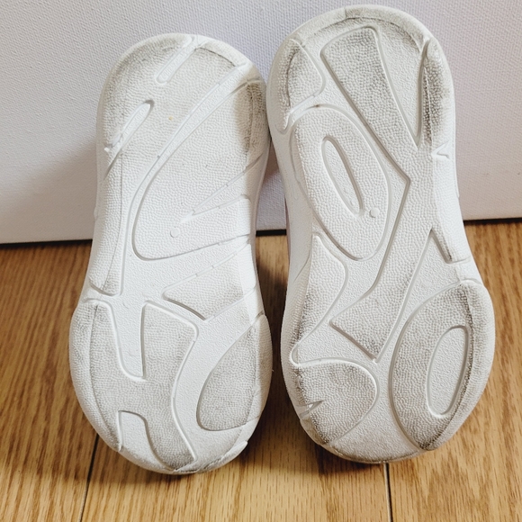 Oshkosh Pull On Sneakers Size 8 - Picture 8 of 8